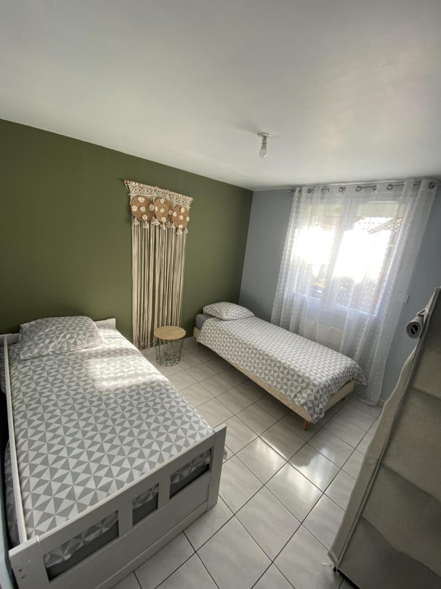 Appartement Tout Equipe 2 Chambres + Jardin Saix  Екстер'єр фото